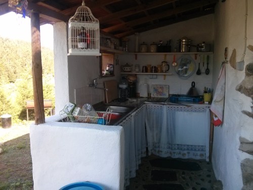 Trapper's Tent Portugal kitchen